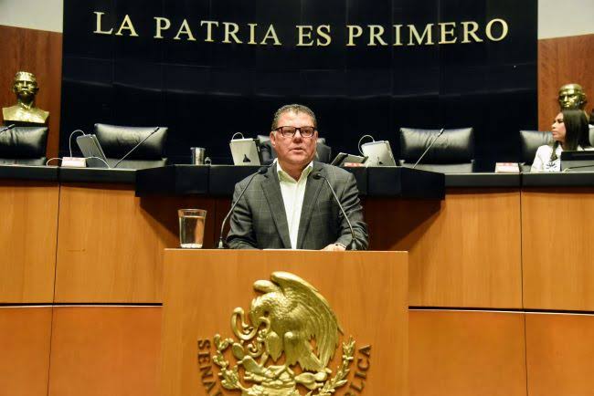 Virgilio Mendoza Amezcua durante una intervención en el Senado de la República
